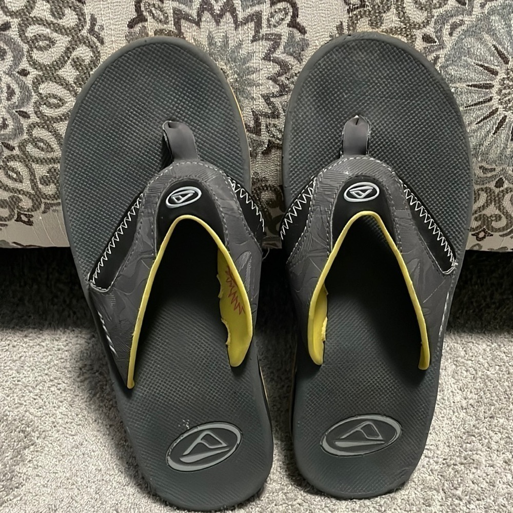 EC Men's Reef Sandals - Grey/Black/ Yellow - Size 9